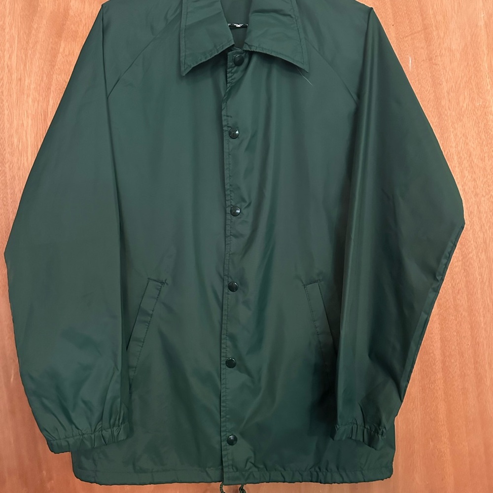 Vintage 1980s Sportsmaster Green Windbreaker with Pointed Collar and Relaxed Fit